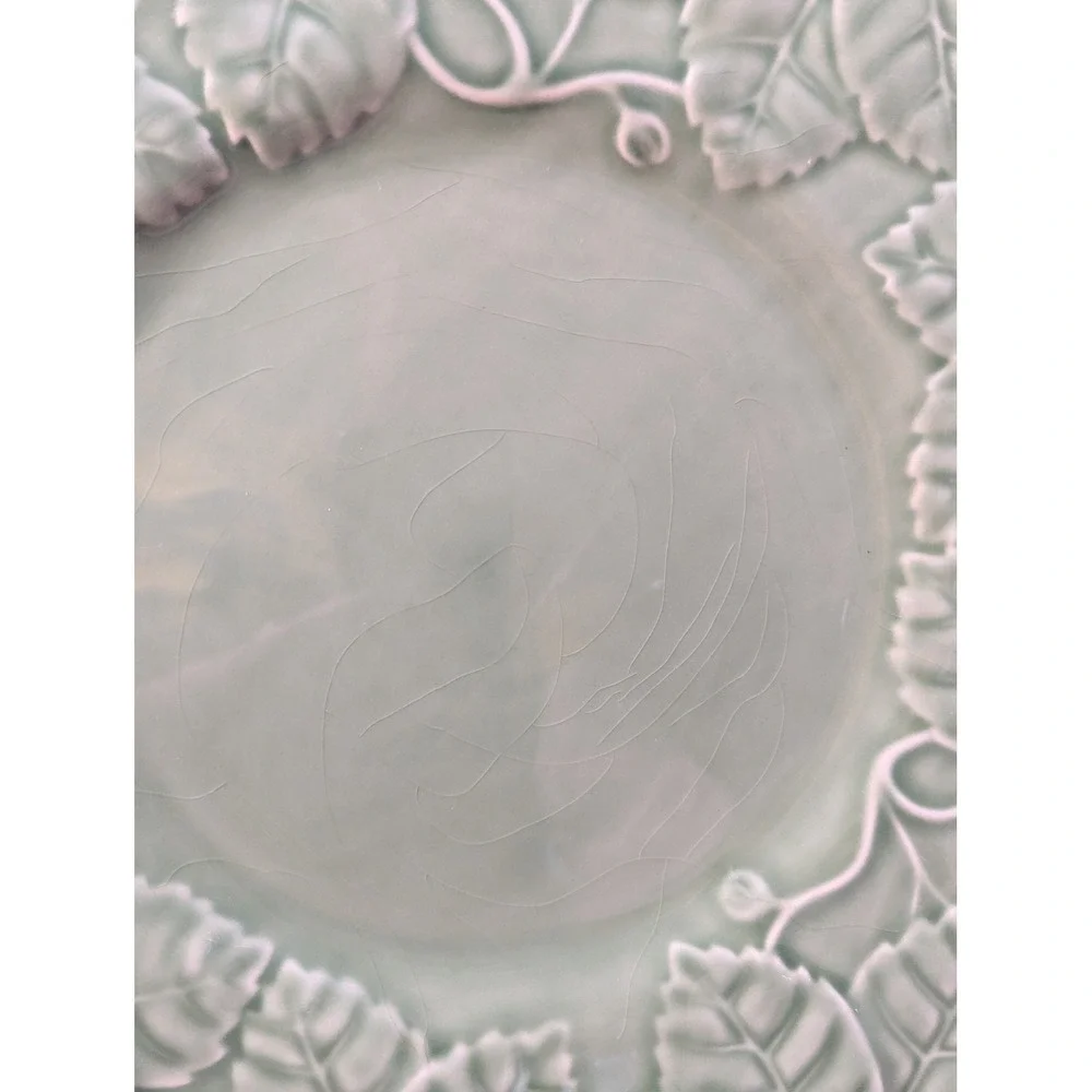 Bordallo Pinheiro Green Majolica Strawberry Leaf Plate 12 inch Made in Portugal
